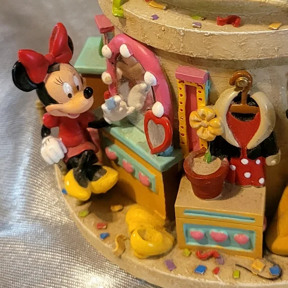 2002 Disney "Ears to You" musical snow globe featuring Mickey Mouse and friends. - Picture 6 of 12